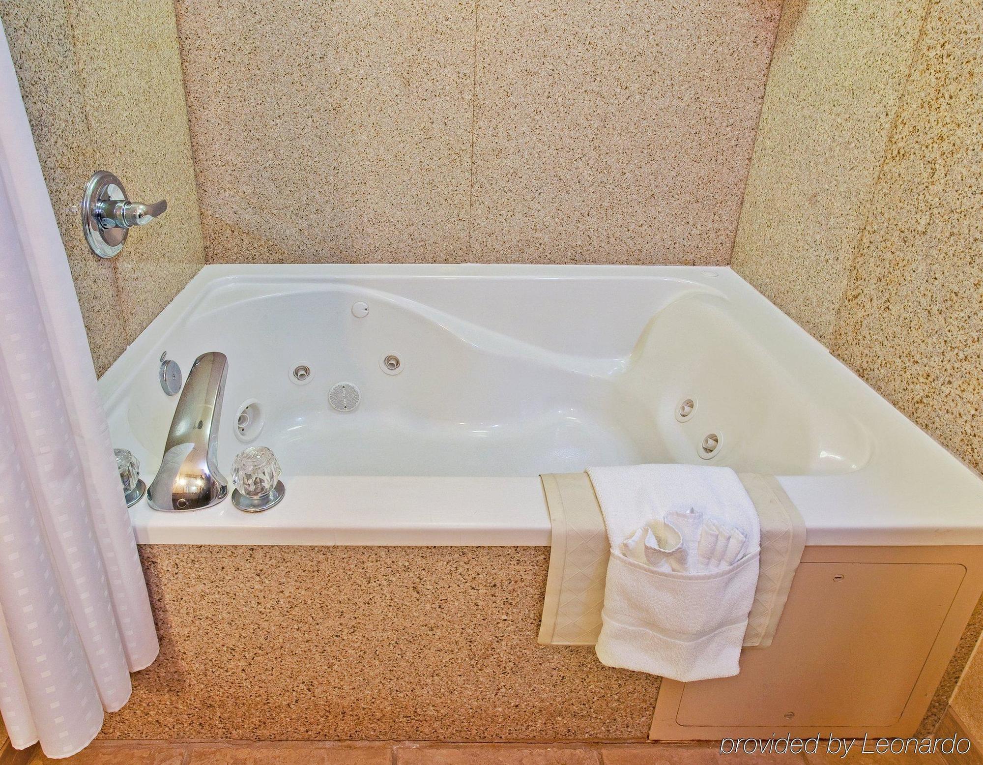 Holiday Inn Express & Suites Dyersburg By Ihg Zimmer foto